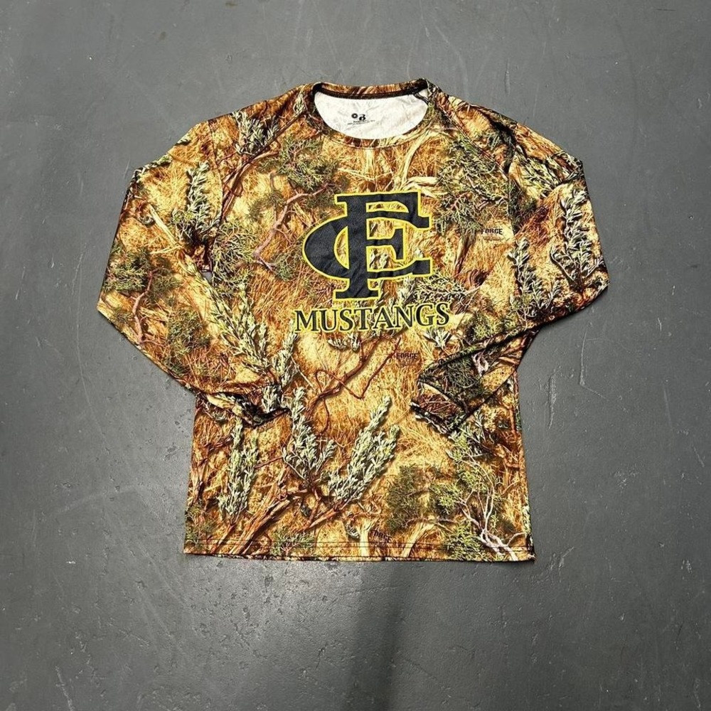 Vintage earth tone dry fit realtree camo style long sleeve graphic tshirt